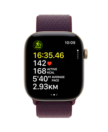 Apple Watch Series 12, pouzdro ze světle zlatého hliníku, burgundsky červený řemínek, na displeji se zobrazují tréninkové ukazatele včetně času, tepové frekvence, kalorií a vzdálenosti