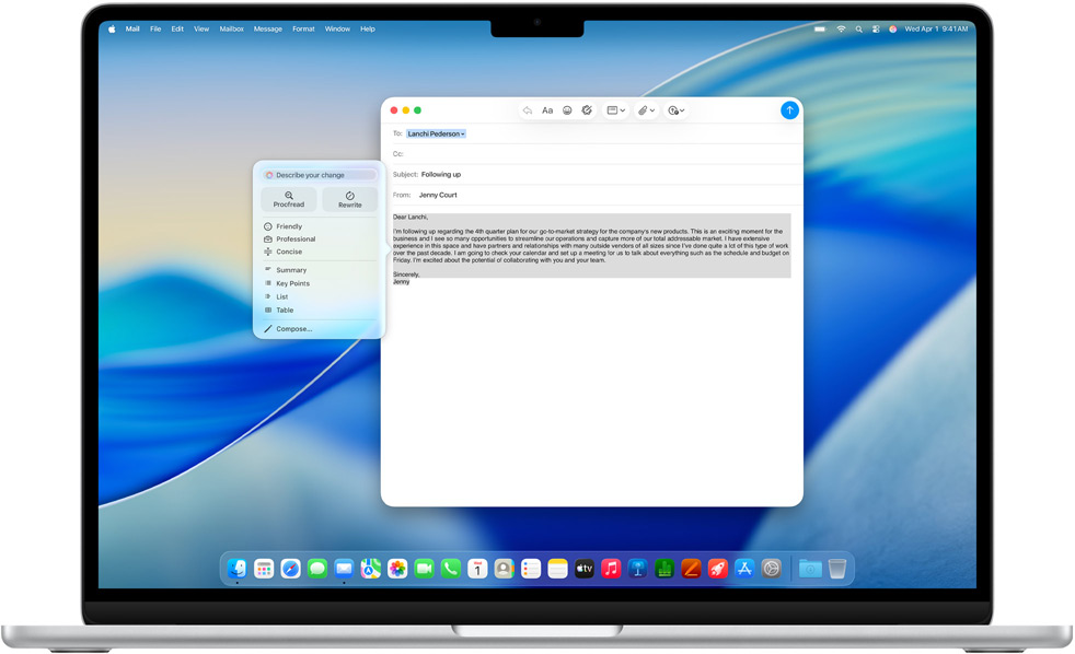 Skærmen på MacBook Air viser Skriveværktøjer med Apple Intelligence, som skriver en mail