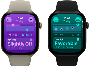 Divas Apple Watch Series 12 ierīces: alumīnija ietvars, gaiša zelta krāsa, dienas veselības stāvokļa mērījumi ar nelielu atkāpi no normas, Digital Crown, smilšu krāsas sporta siksniņa, alumīnija ietvars, melns, labi nakts veselības stāvokļa mērījumi, Digital Crown, melna sporta siksniņa
