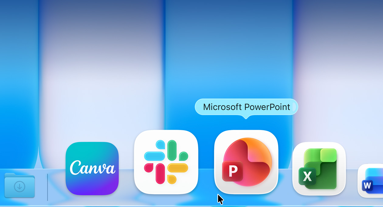 سطح المكتب في macOS يعرض شريط الأيقونات مع تطبيقات تشمل Microsoft Word وExcel وPowerPoint وTeams، تم إبراز تطبيق PowerPoint