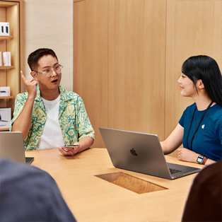 Apple 直營店正進行商務培訓