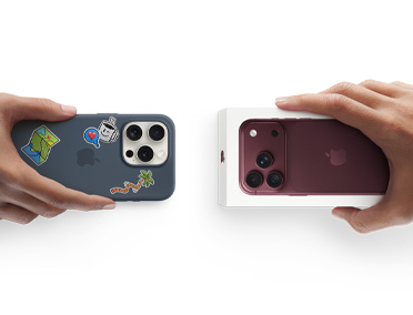 Due mani che si scambiano uno smartphone Android e un iPhone 18 Pro borgogna nuovo ancora nella confezione.