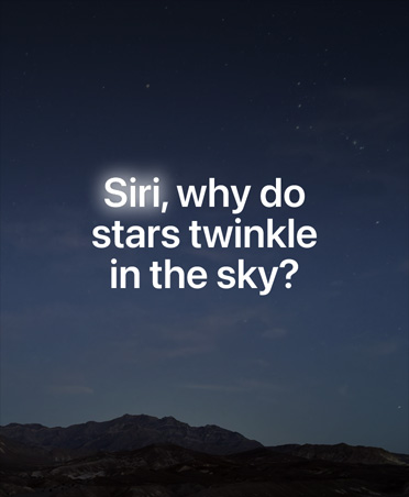 Skærm med stjernehimmel og overliggende tekst med spørgsmål til Siri AI: “Siri, hvorfor funkler stjernerne på himlen?”